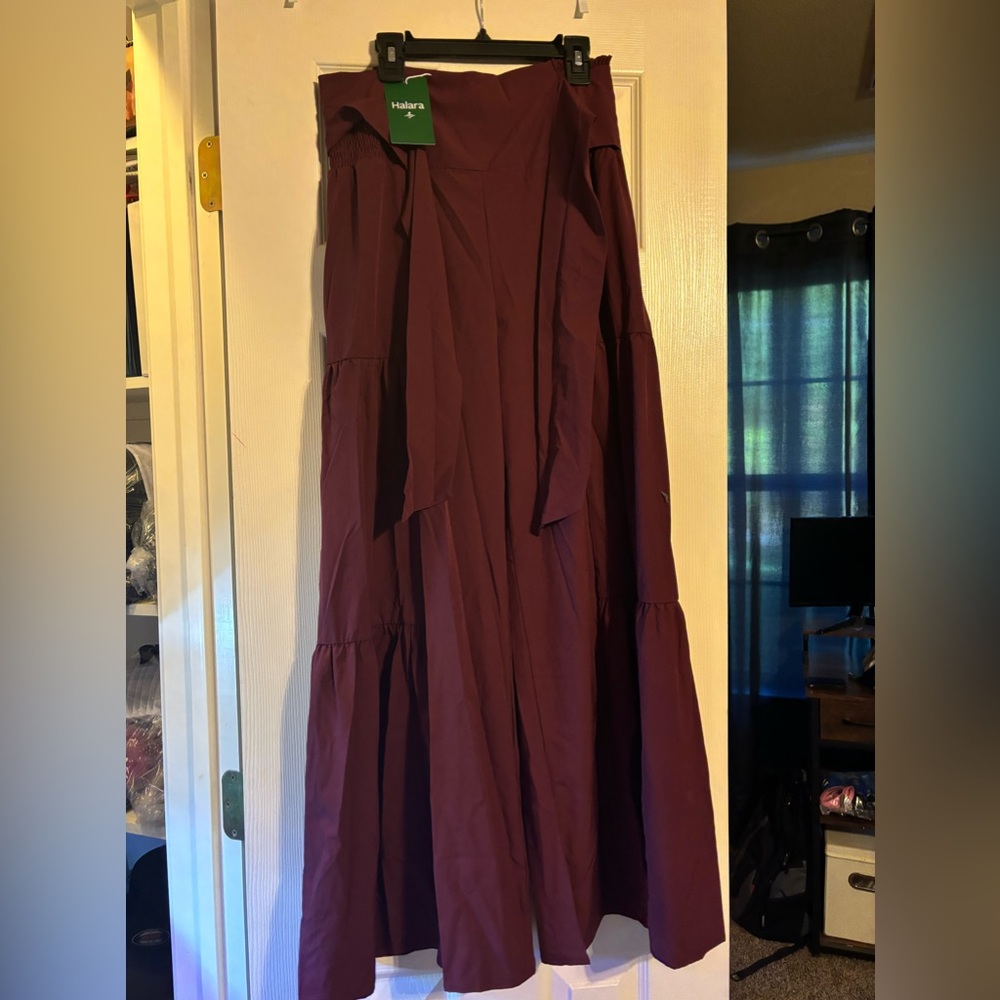 Brand New Halara Ruffle Flare Pants w/tags
